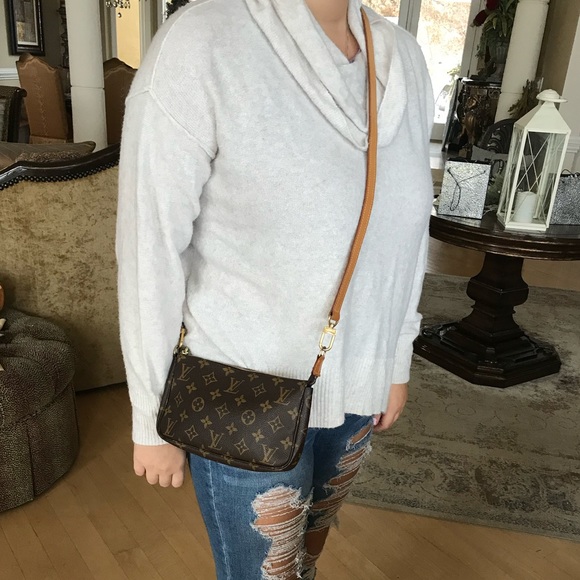 Louis Vuitton Pochette Accessories with Authentic LV Crossbody Strap - Picture 3 of 17